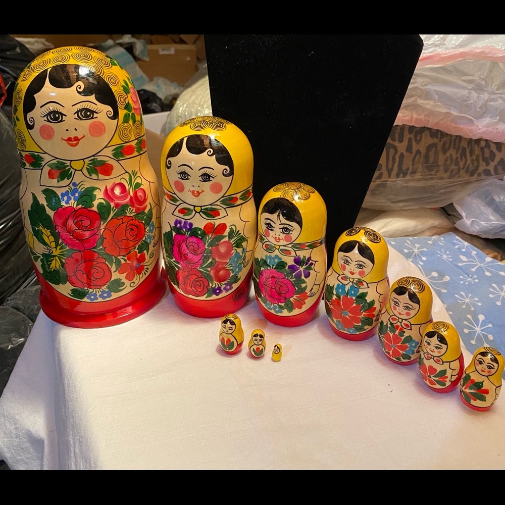 Russian nesting dolls 10